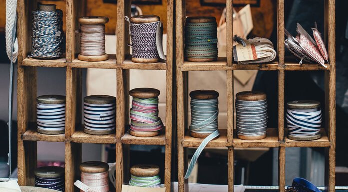 Gorgeous DIY Button Wall Art Made From Old Plates